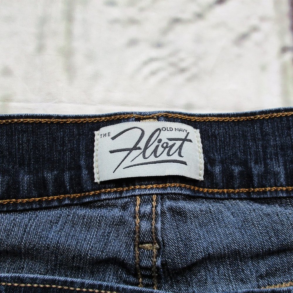 Old Navy The Flirt Low Rise Straight Jeans - Picture 5 of 6